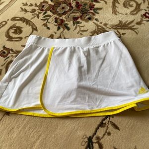 Adidas short. Size M